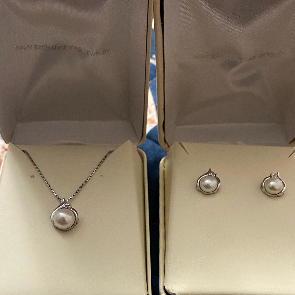 Necklace and earrings set